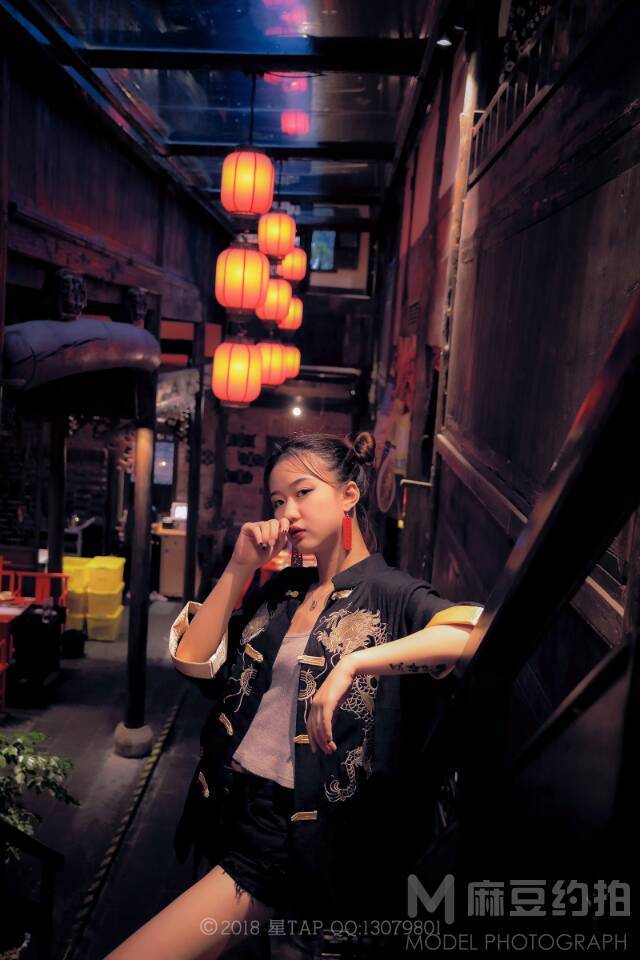 情绪模特