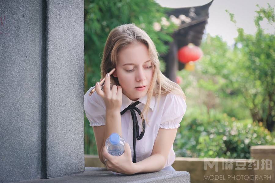 情绪模特