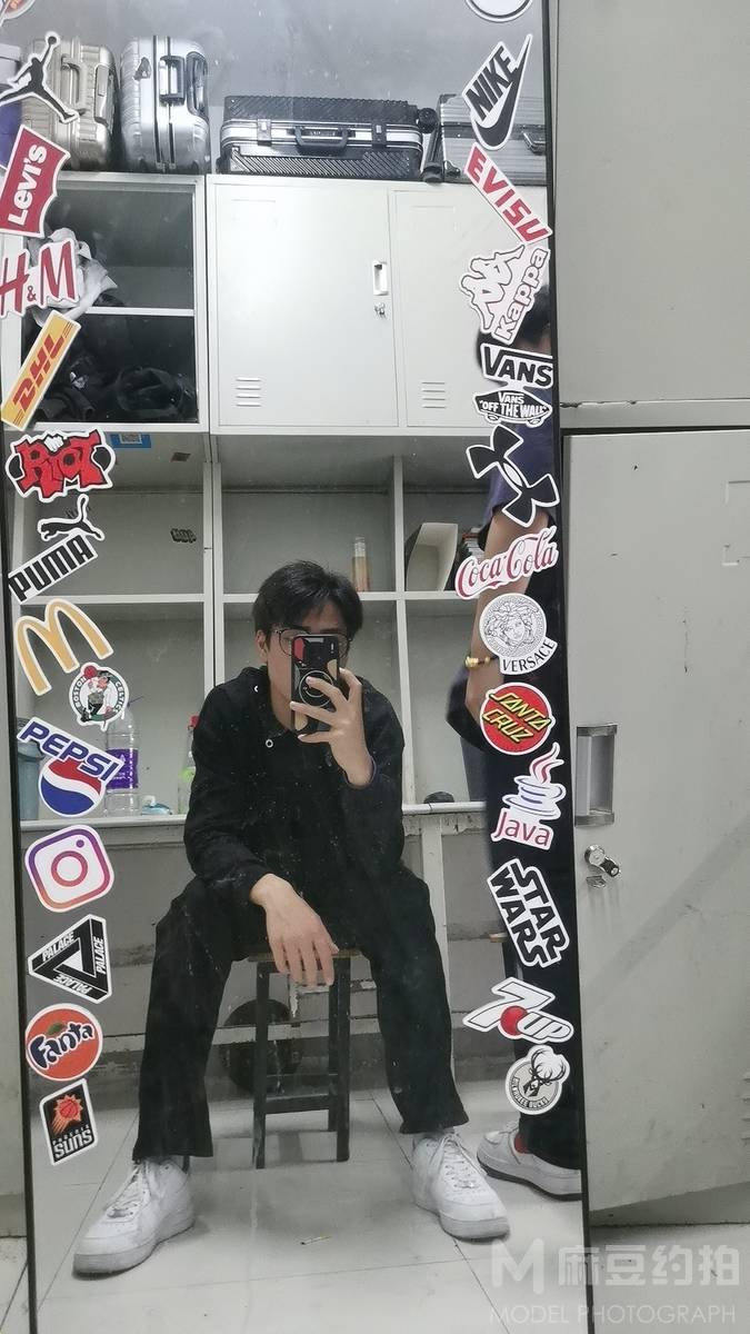 情绪模特