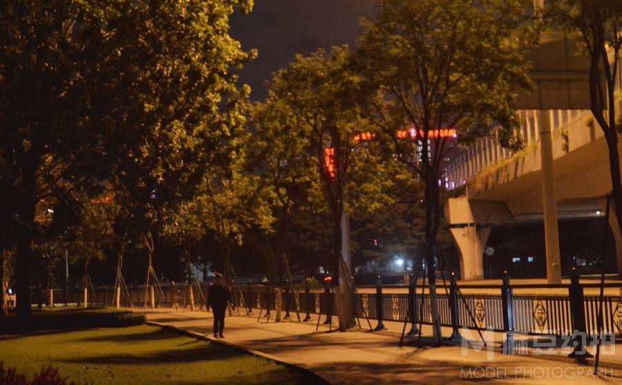 夜景模特