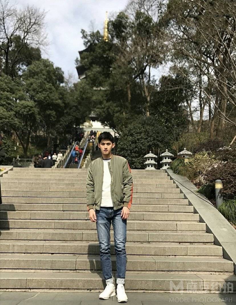 校园模特
