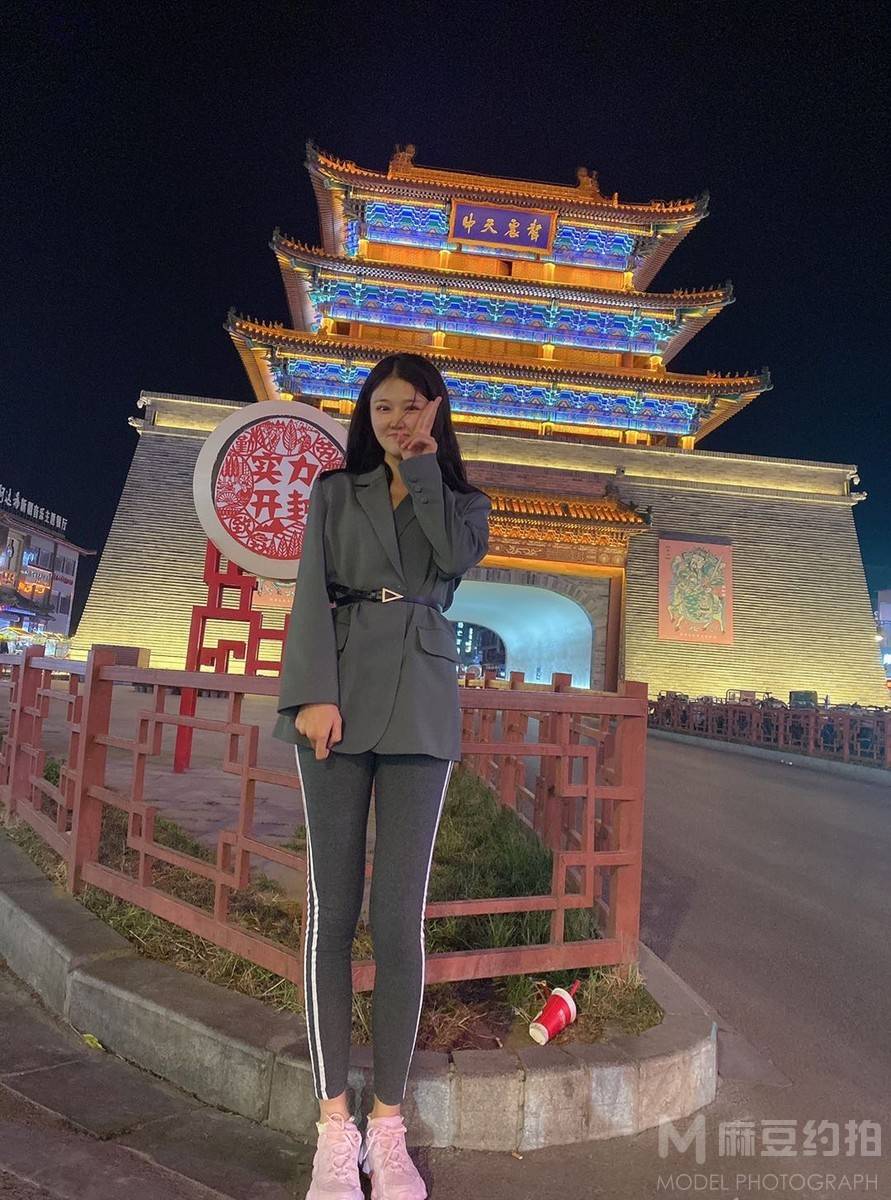 校园模特