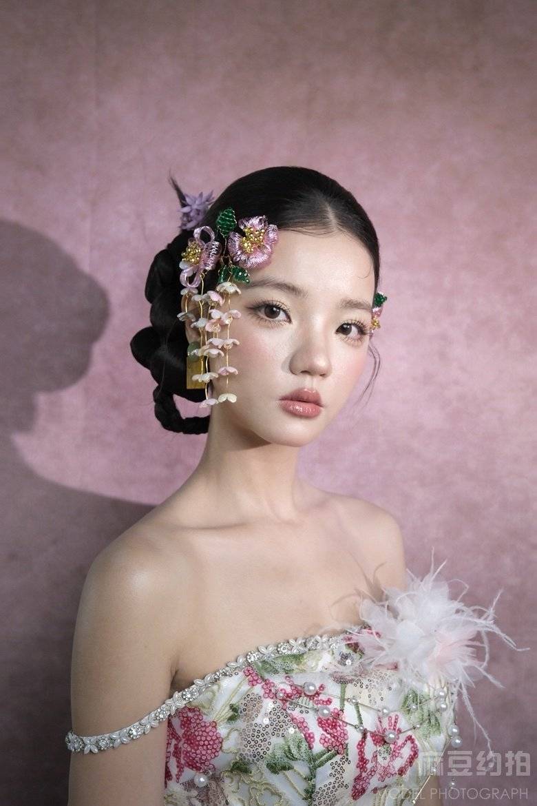 妆容模特