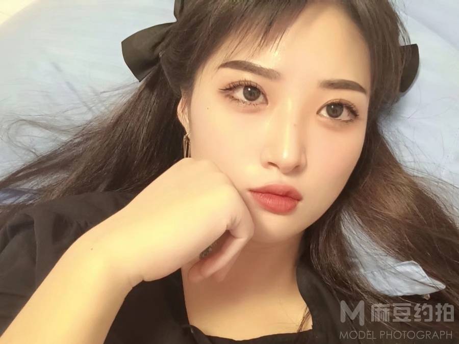 黑白模特