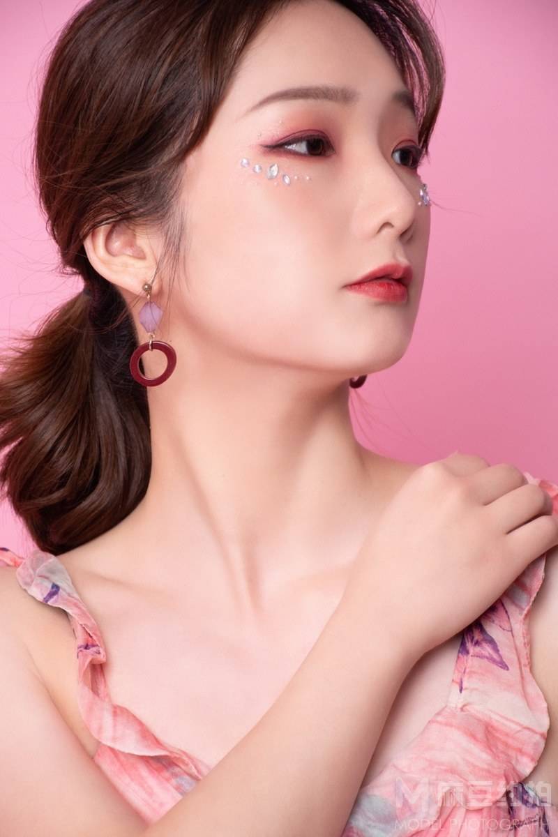 妆容模特