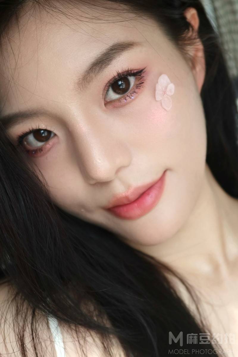 妆容模特