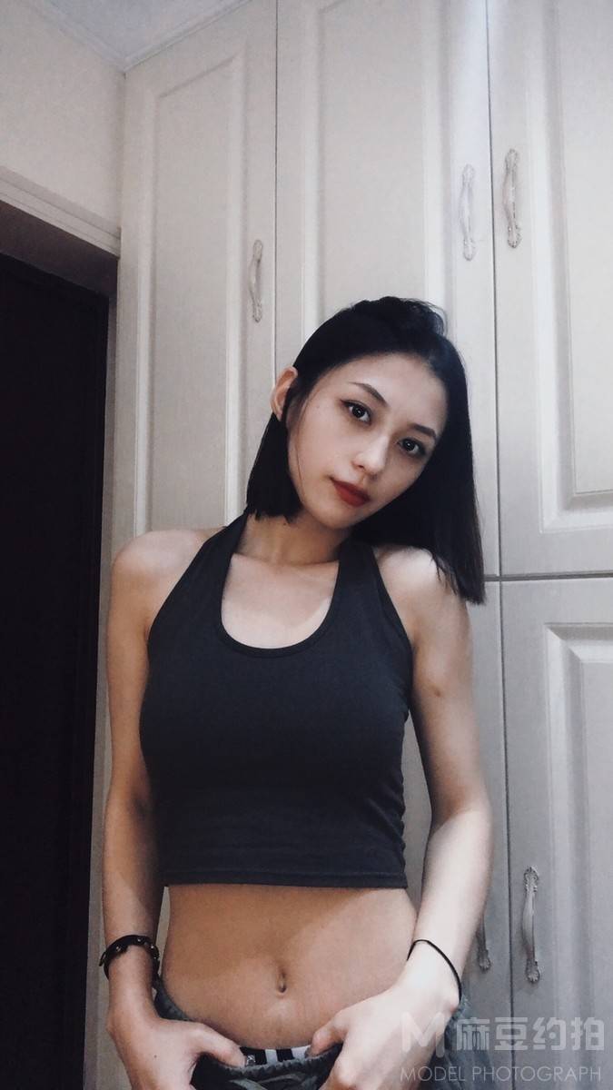 黑白模特