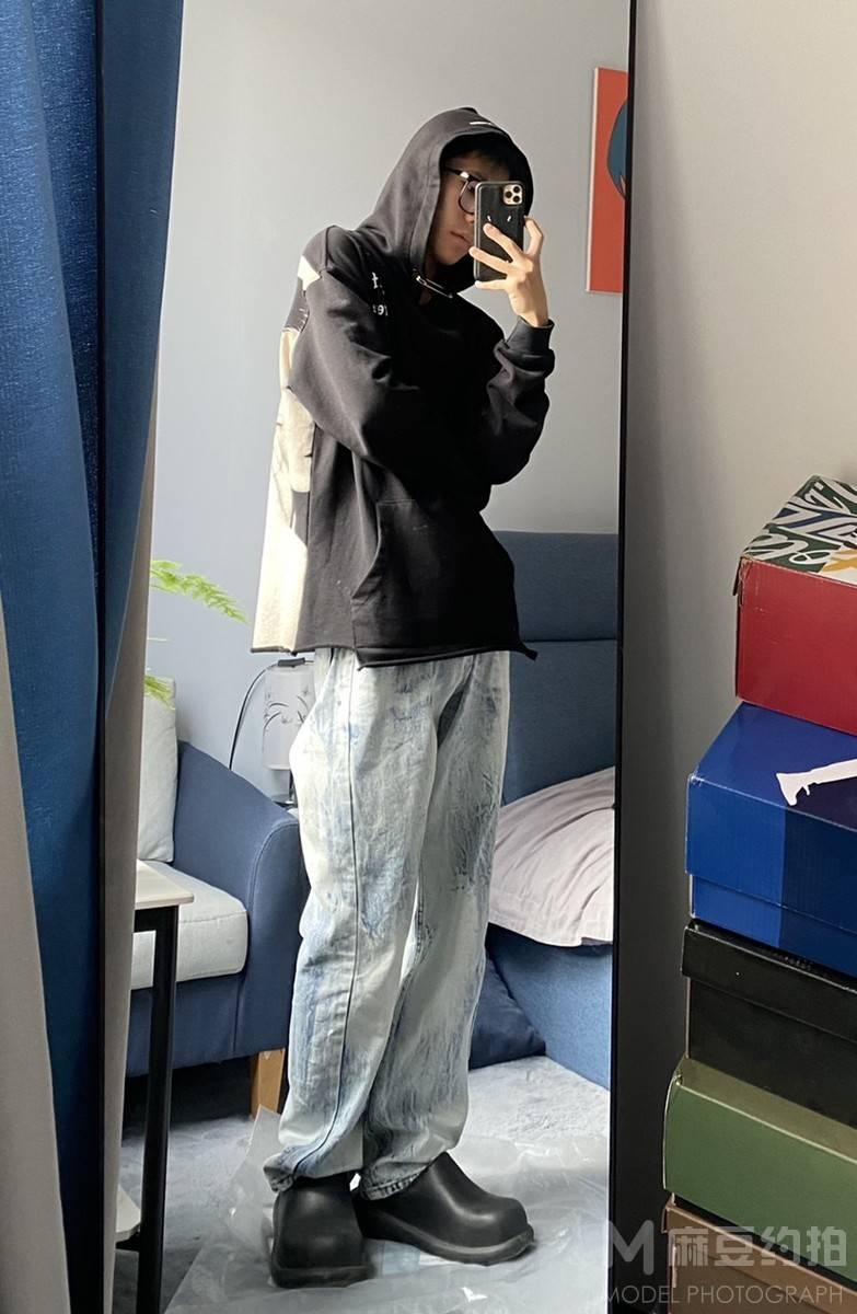 情绪模特