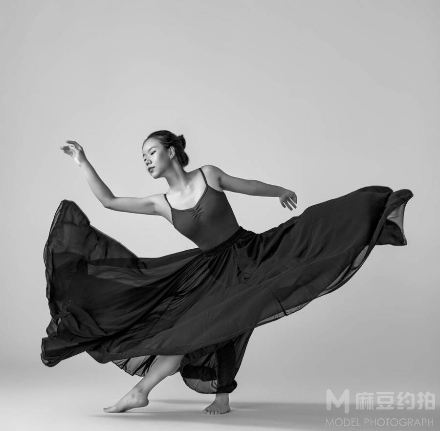 黑白模特