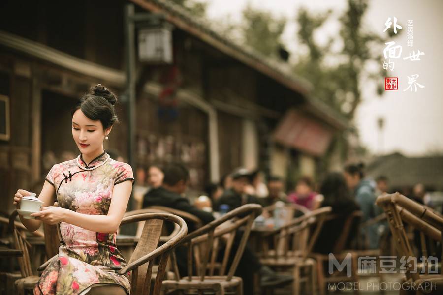 情绪模特