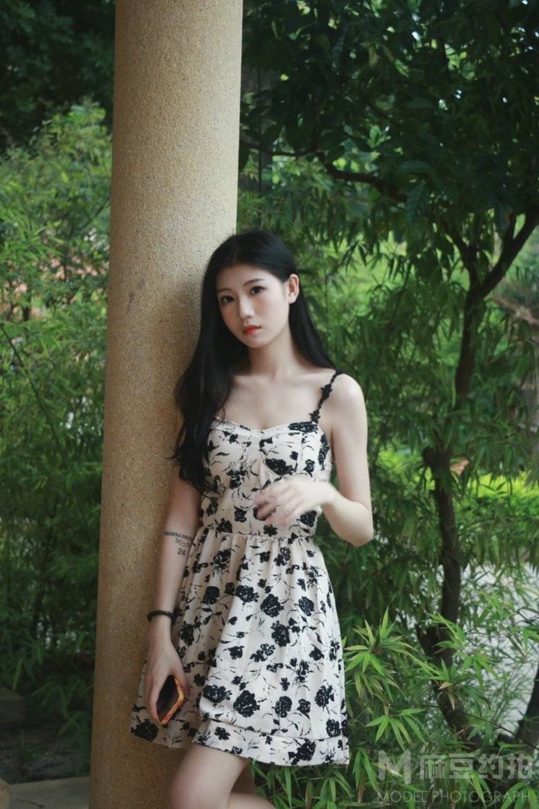 黑白模特