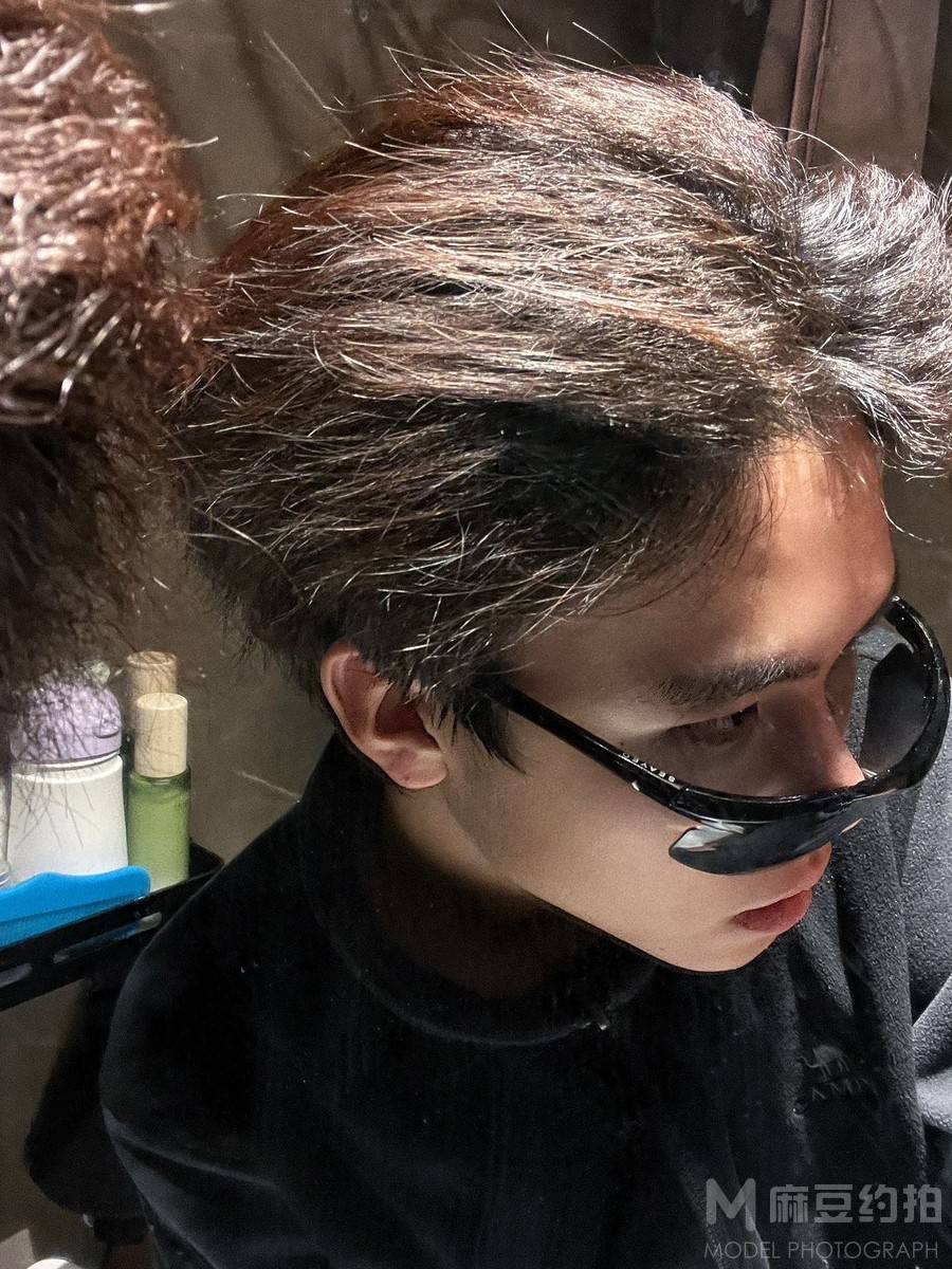 情绪模特