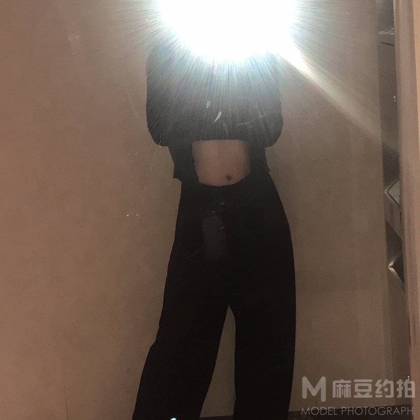 黑白模特