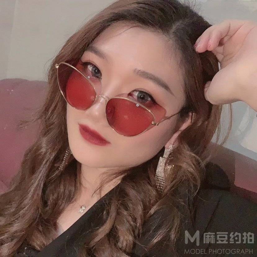 黑白模特