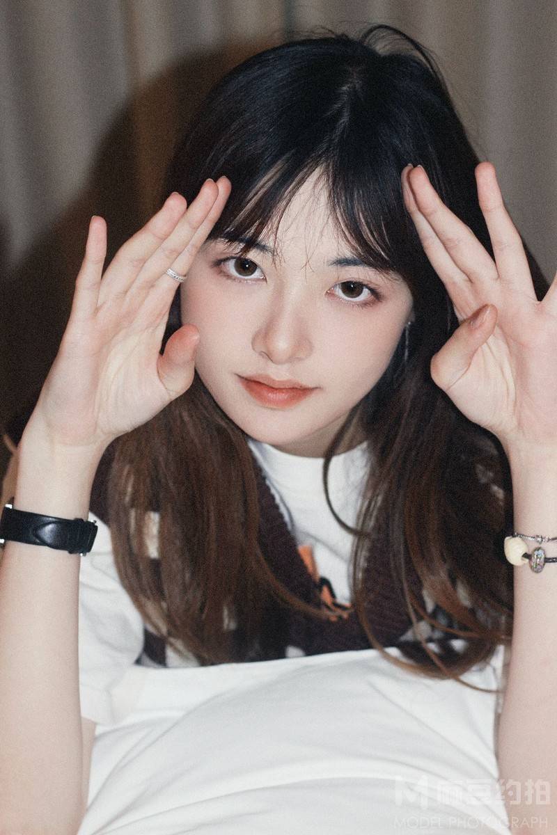 情绪模特