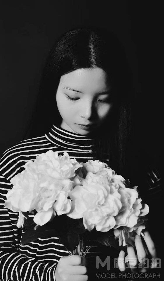 黑白模特