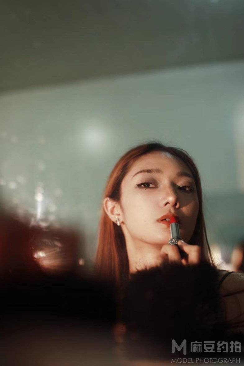 情绪模特