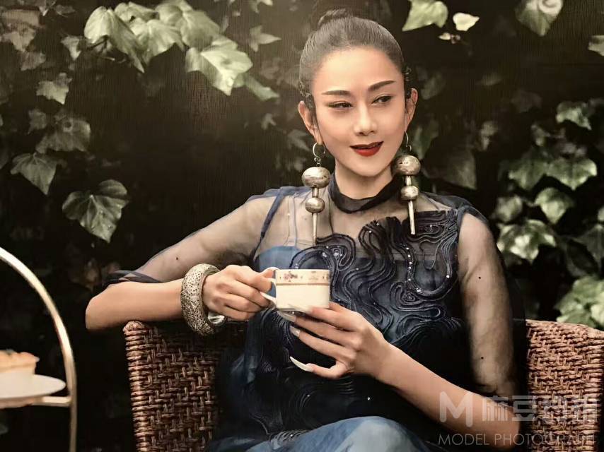 情绪模特