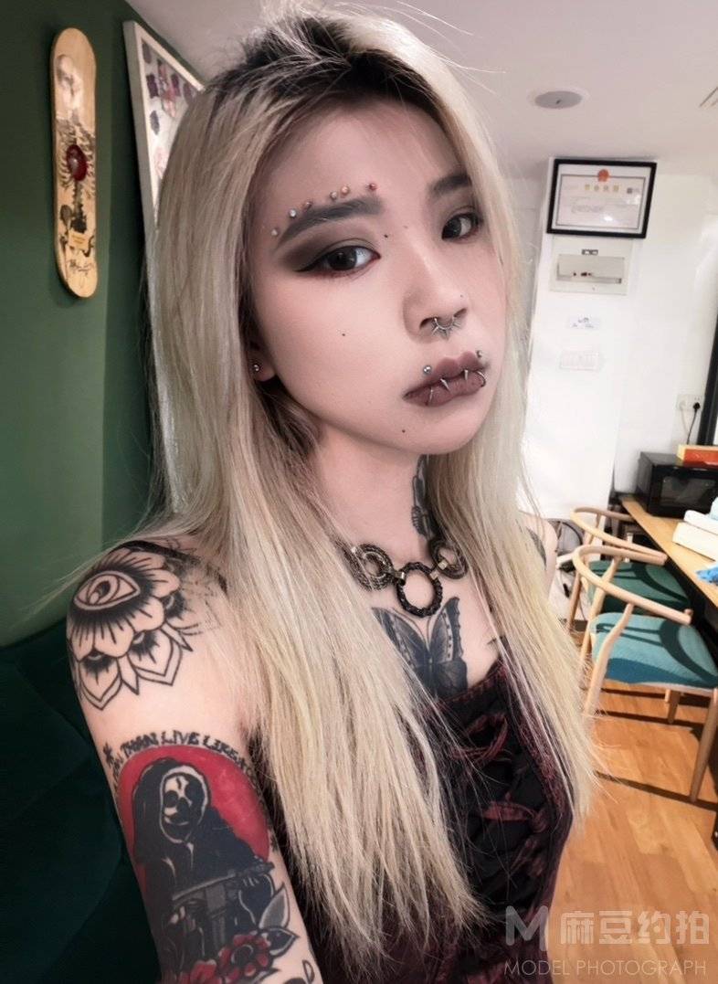 情绪模特