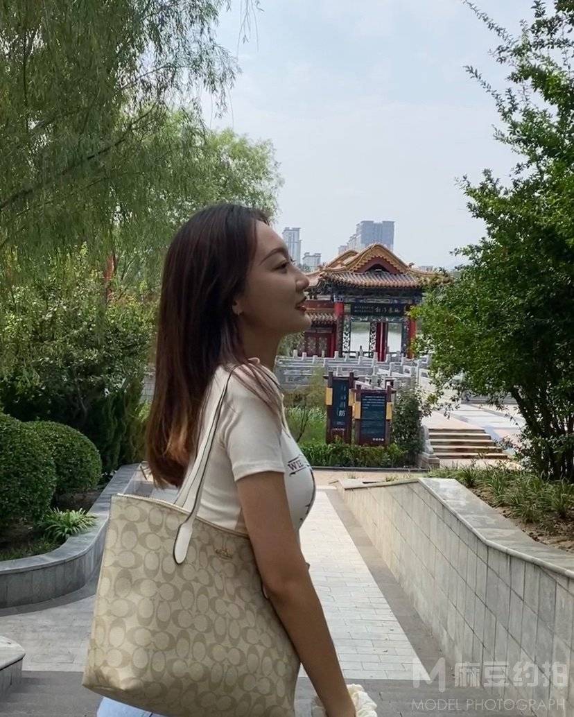 宝丽来模特