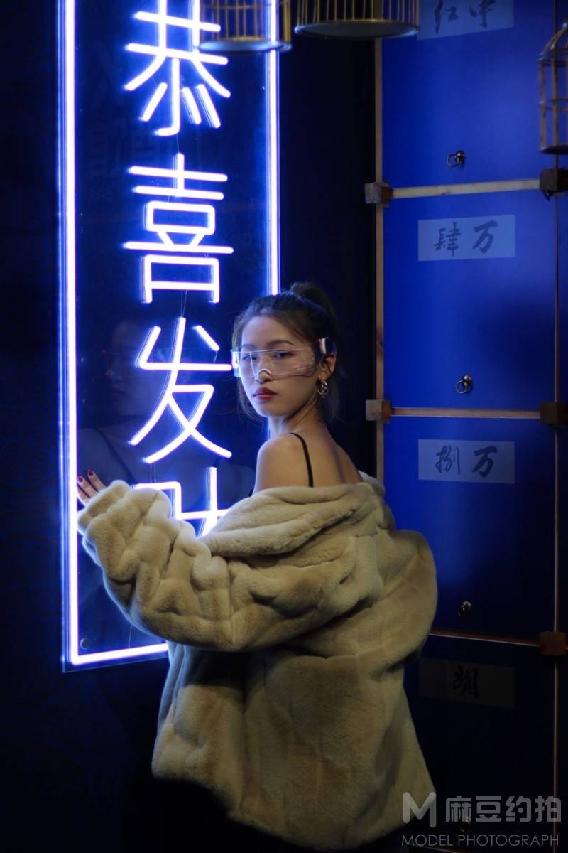 情绪模特