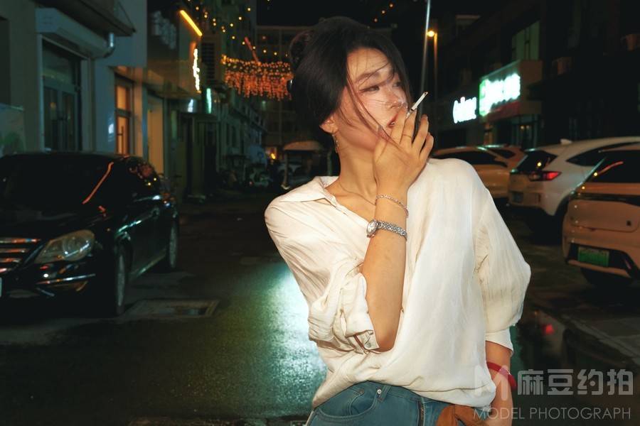 情绪模特