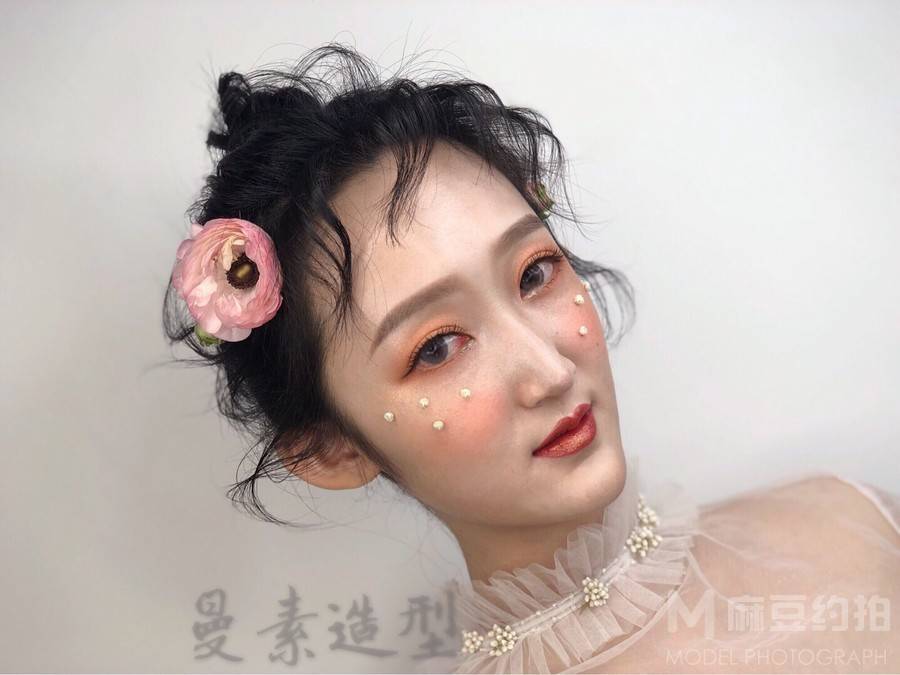 妆容模特