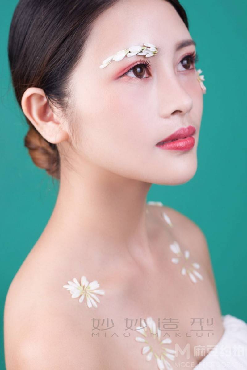 妆容模特