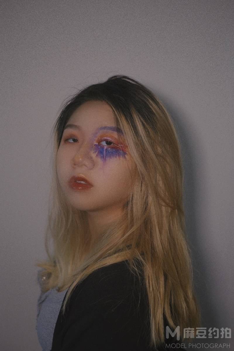 情绪模特