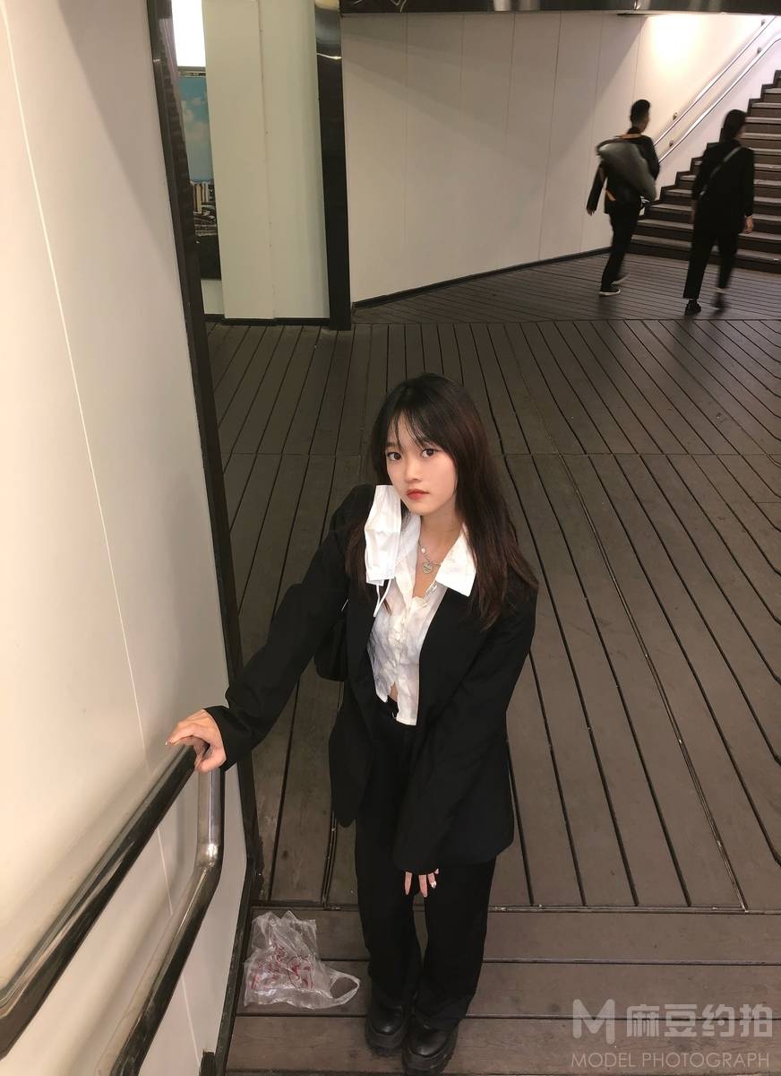 黑白模特