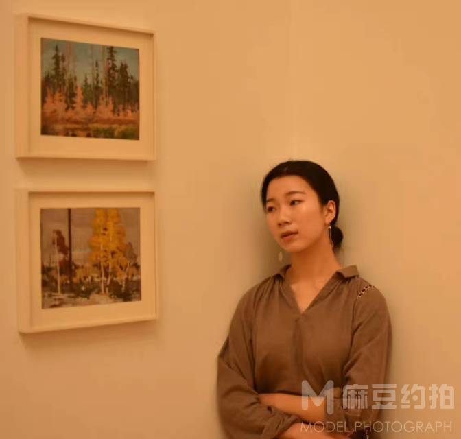 情绪模特