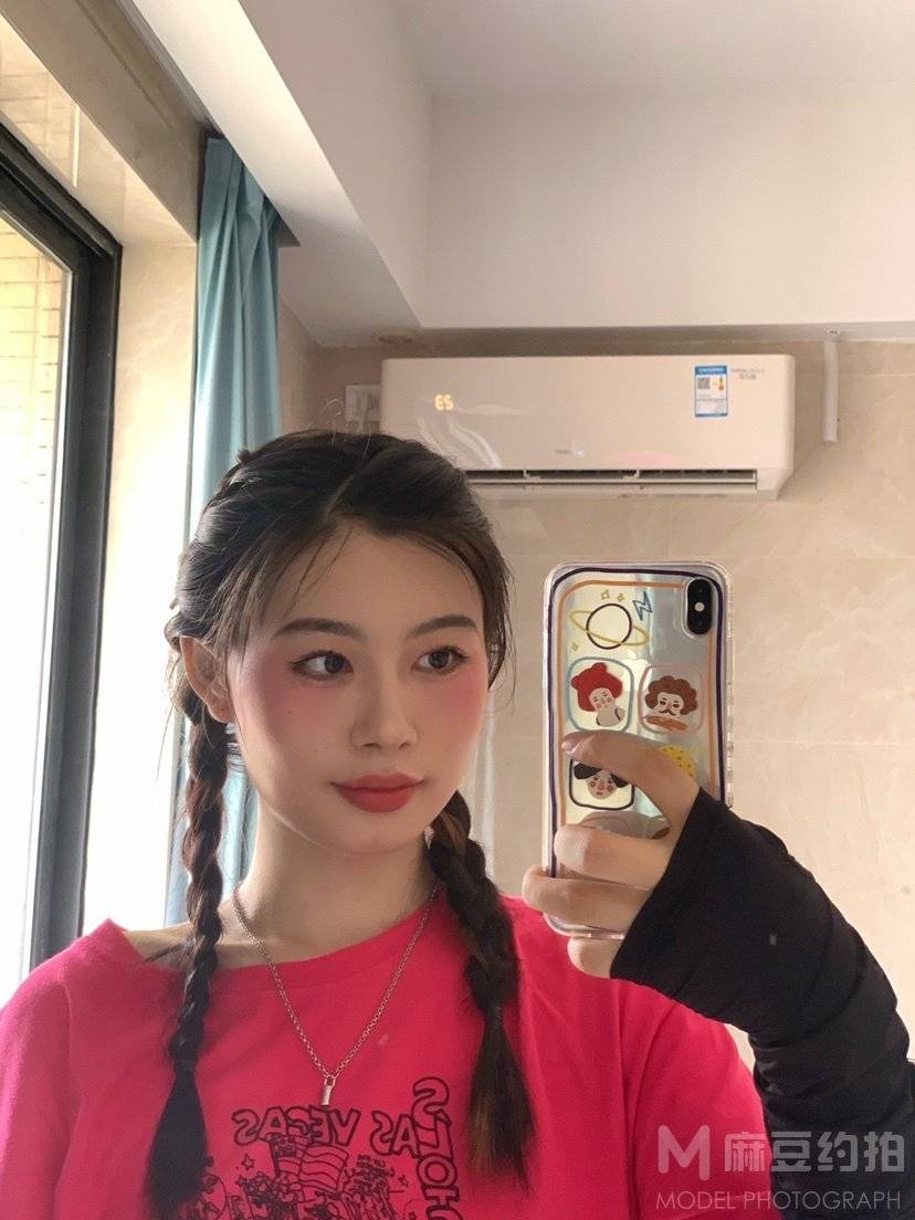 妆容模特