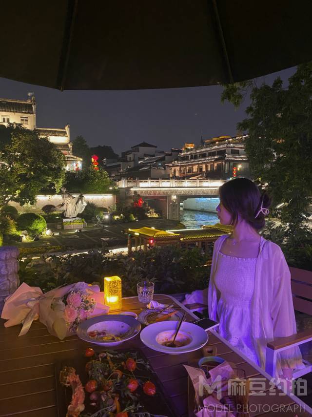 夜景模特