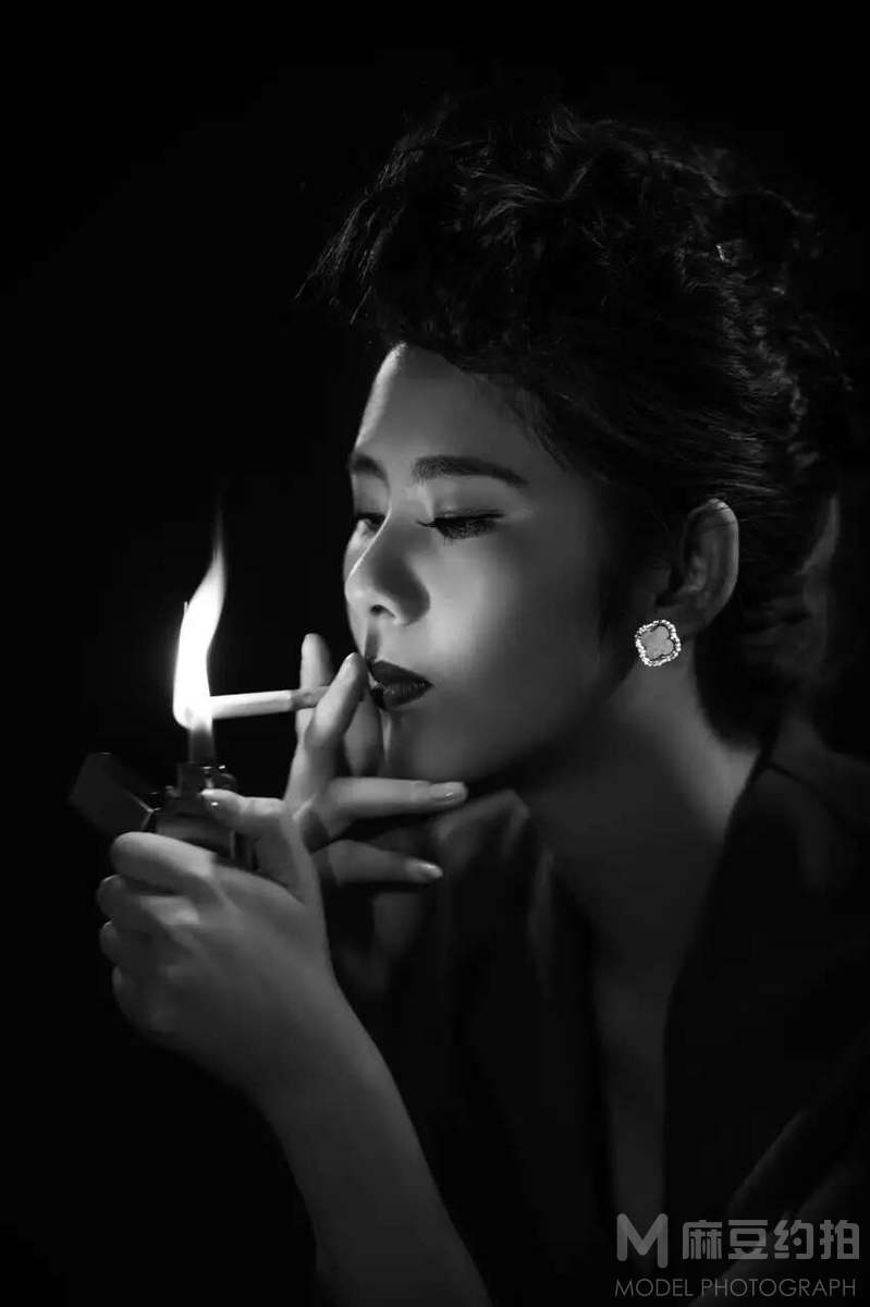 黑白模特
