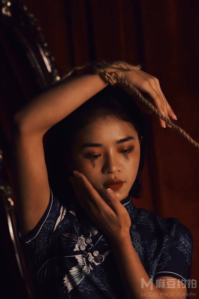 情绪模特
