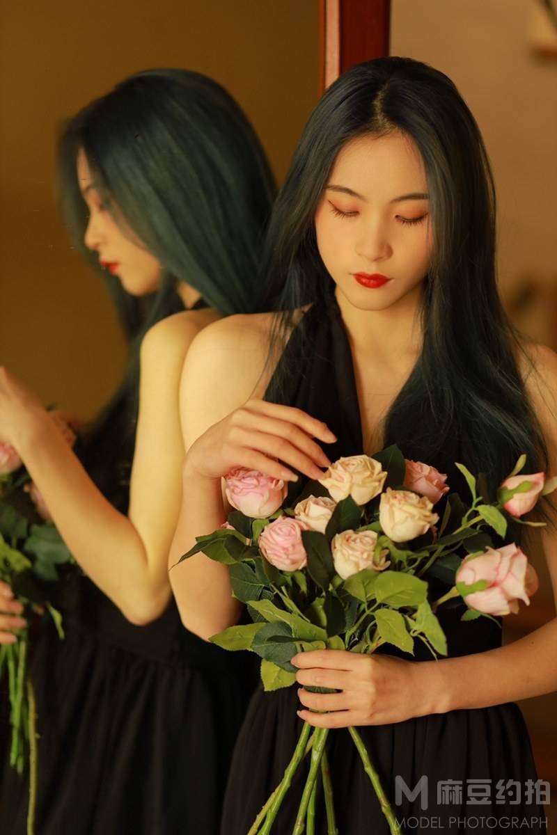 情绪模特