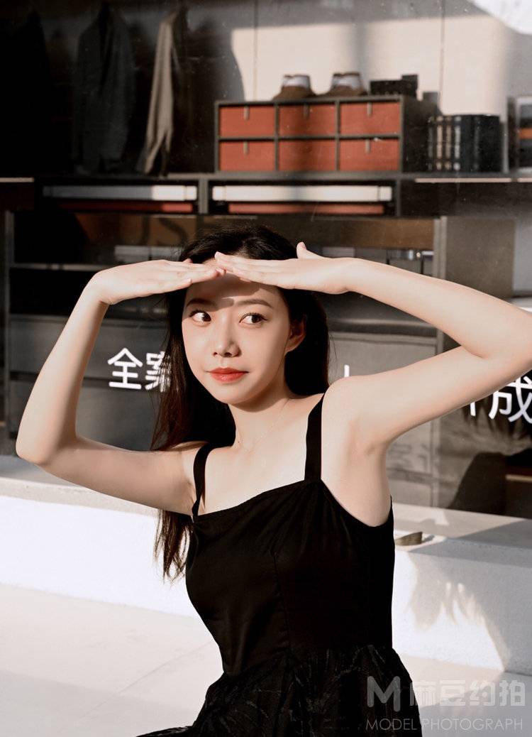 情绪模特