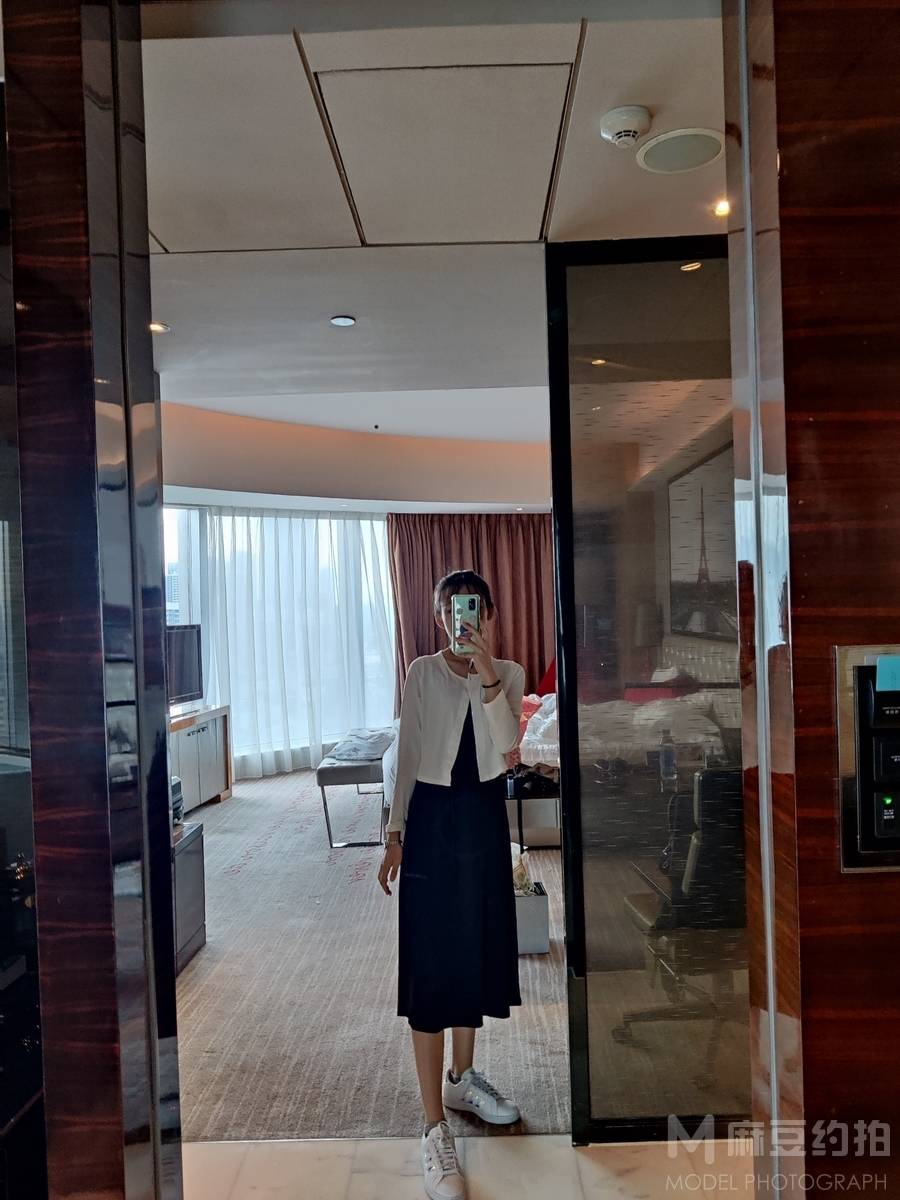 黑白模特