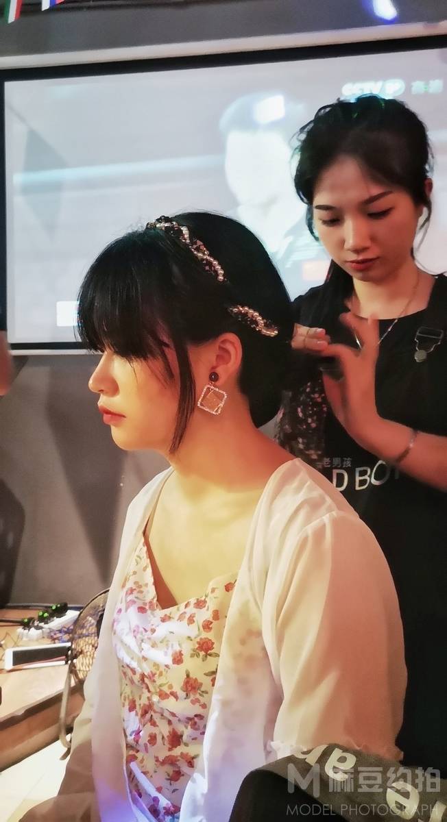 情绪模特