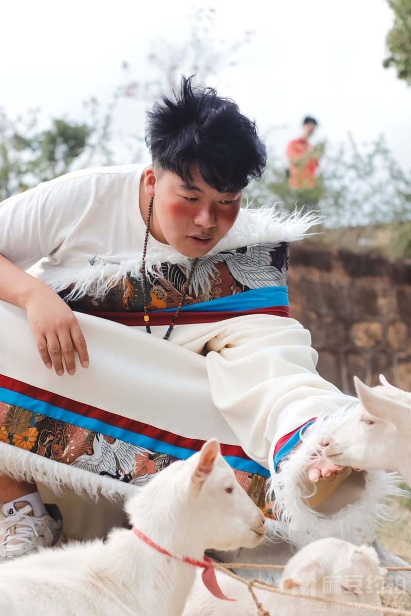 情绪模特