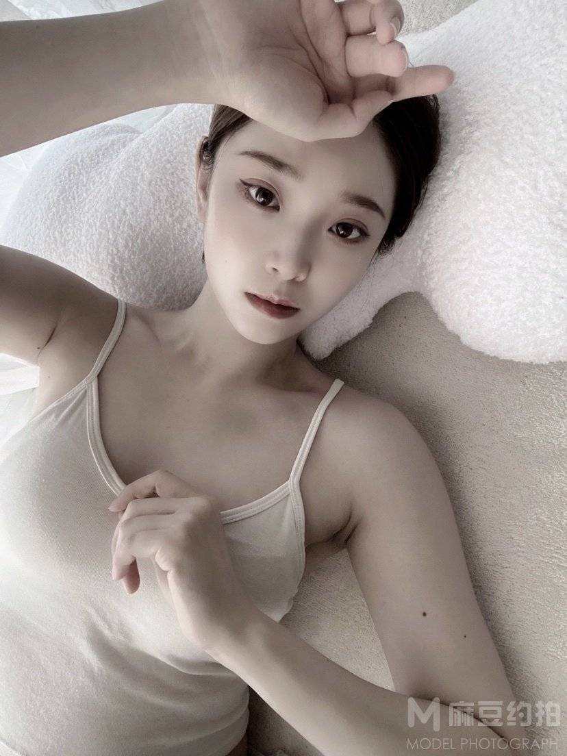 黑白模特