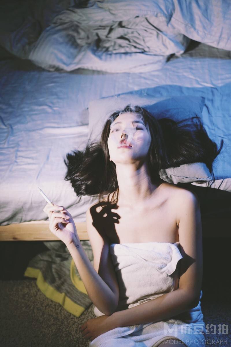 情绪模特