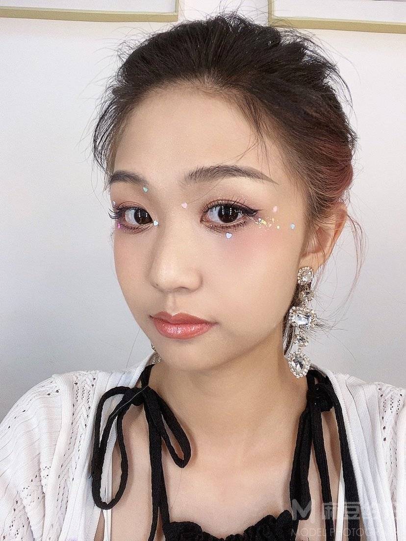 妆容模特