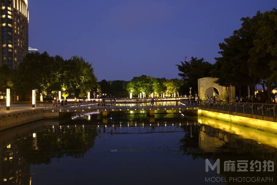 夜景模特