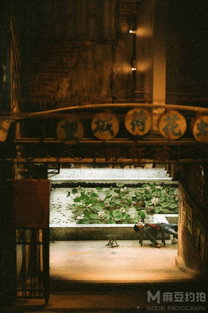 情绪模特