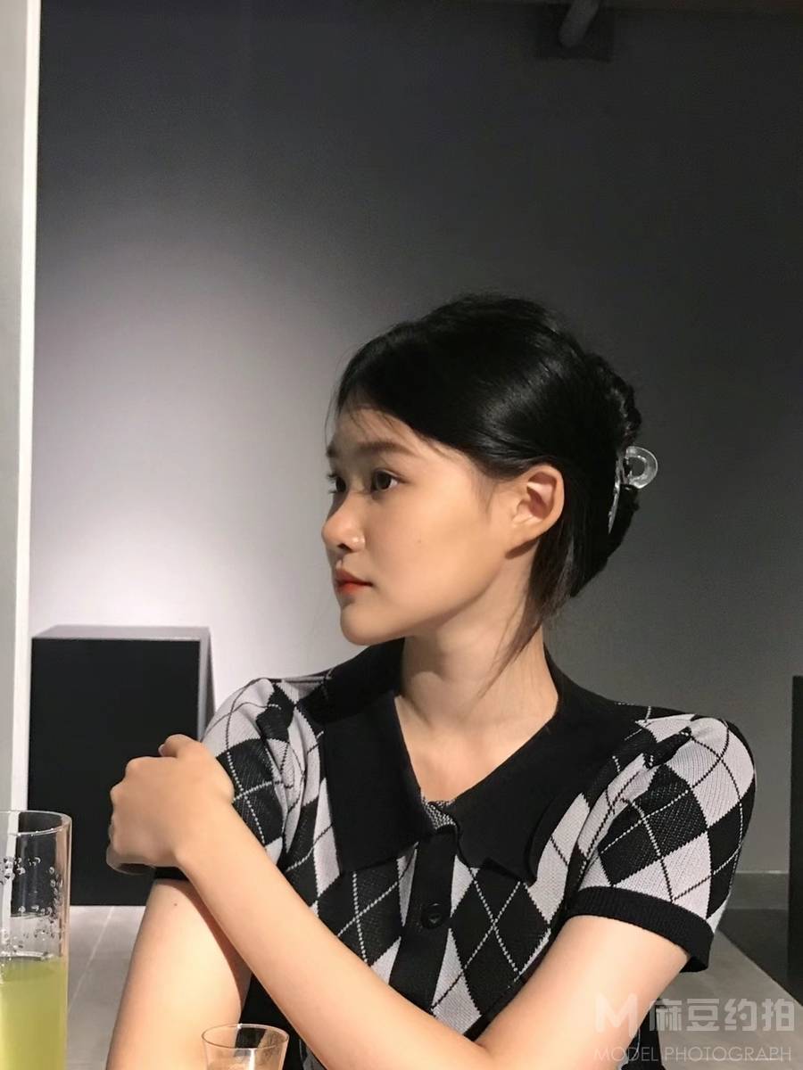 黑白模特