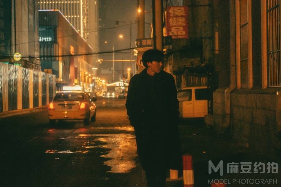 情绪模特