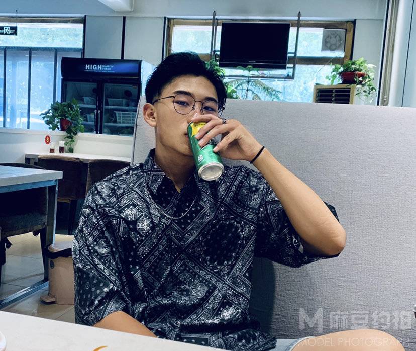 黑白模特