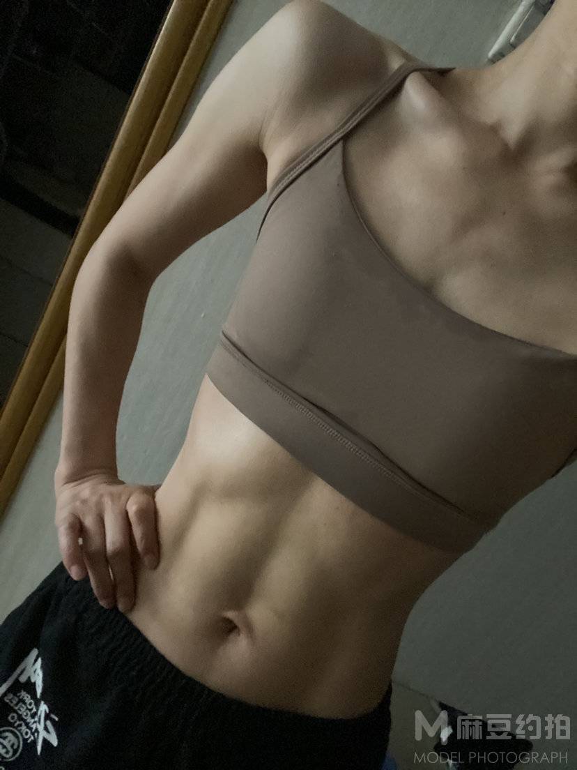 黑白模特