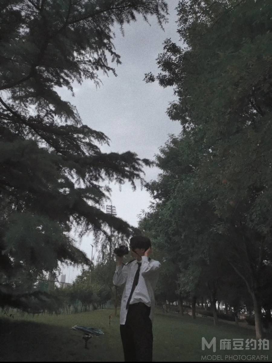 情绪模特